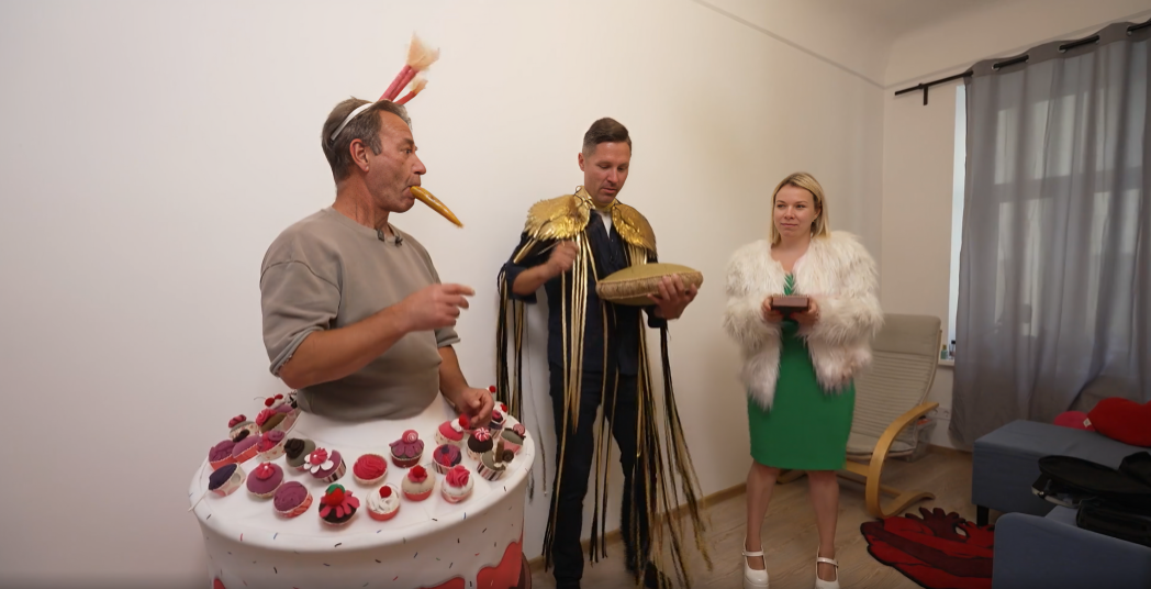 Andris Daugaviņš, Mārcis Auziņš un Ieva Sutugova. Foto: Ekrānuzņēmums no raidījuma "Gandrīz ideālas vakariņas"