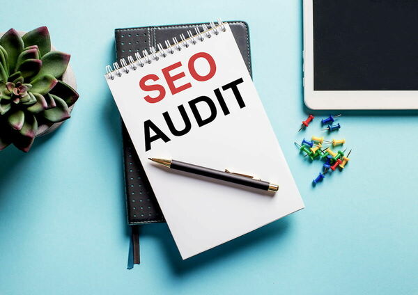 SEO audits. Foto: magnific.com, "Infinitum Agency"