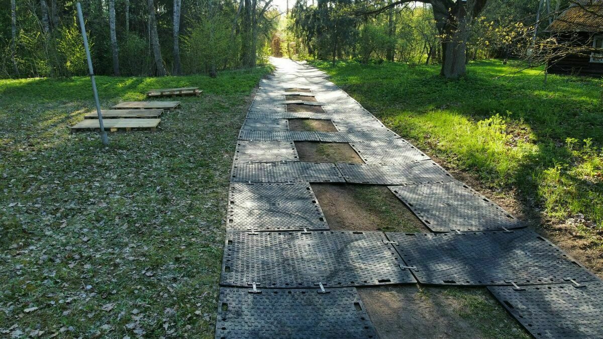 Pagaidu ceļš un seguma aizsardzība. Foto: "Forstward" SIA