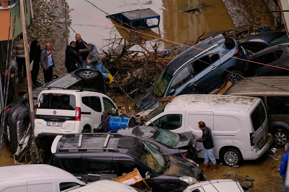 Plūdi Stambulā. Foto: scanpix/AP Photo/Emrah Gurel
